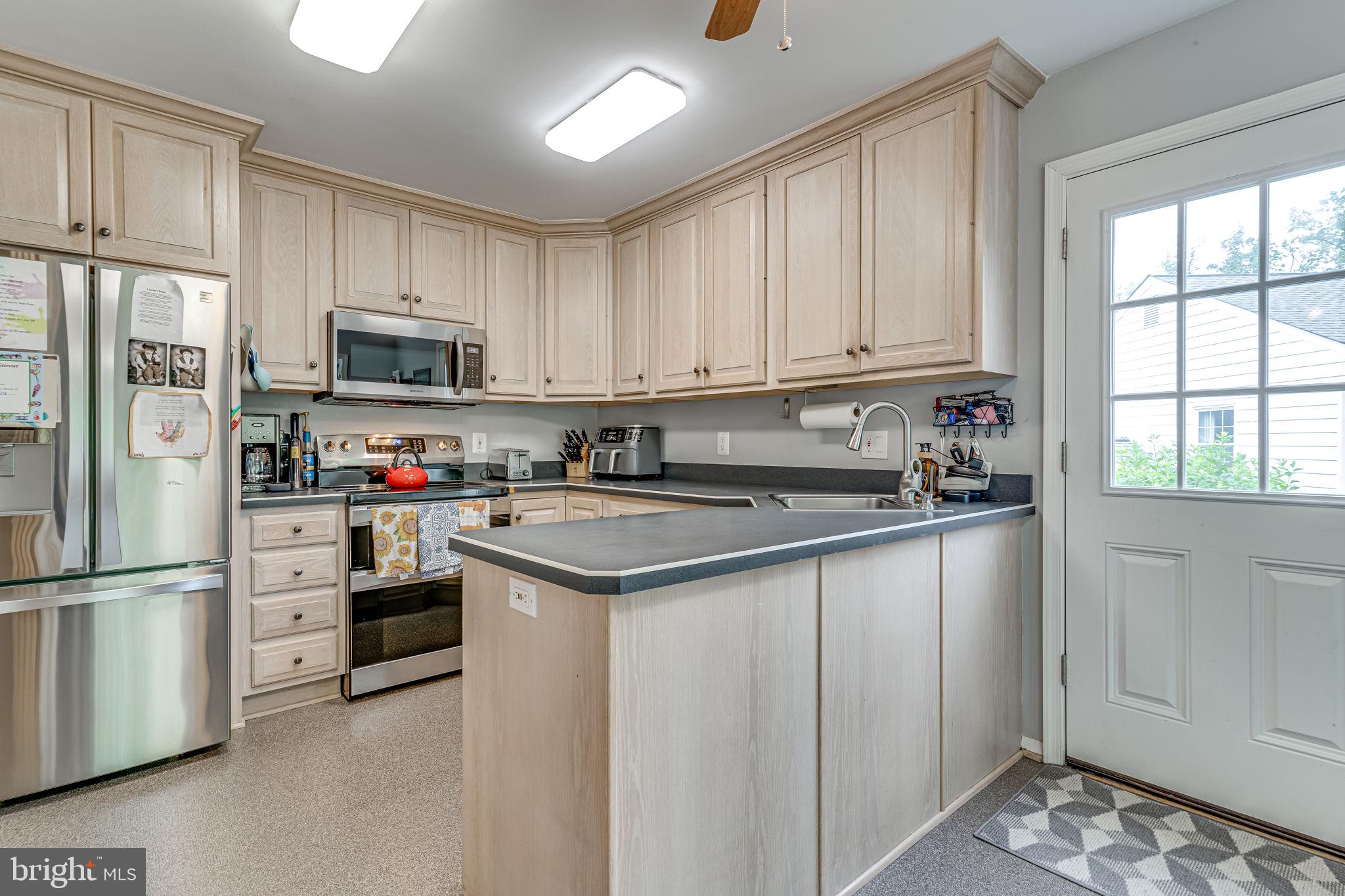 8307 Carrleigh Parkway Springfield, VA 22152 - Photo 8 of 36