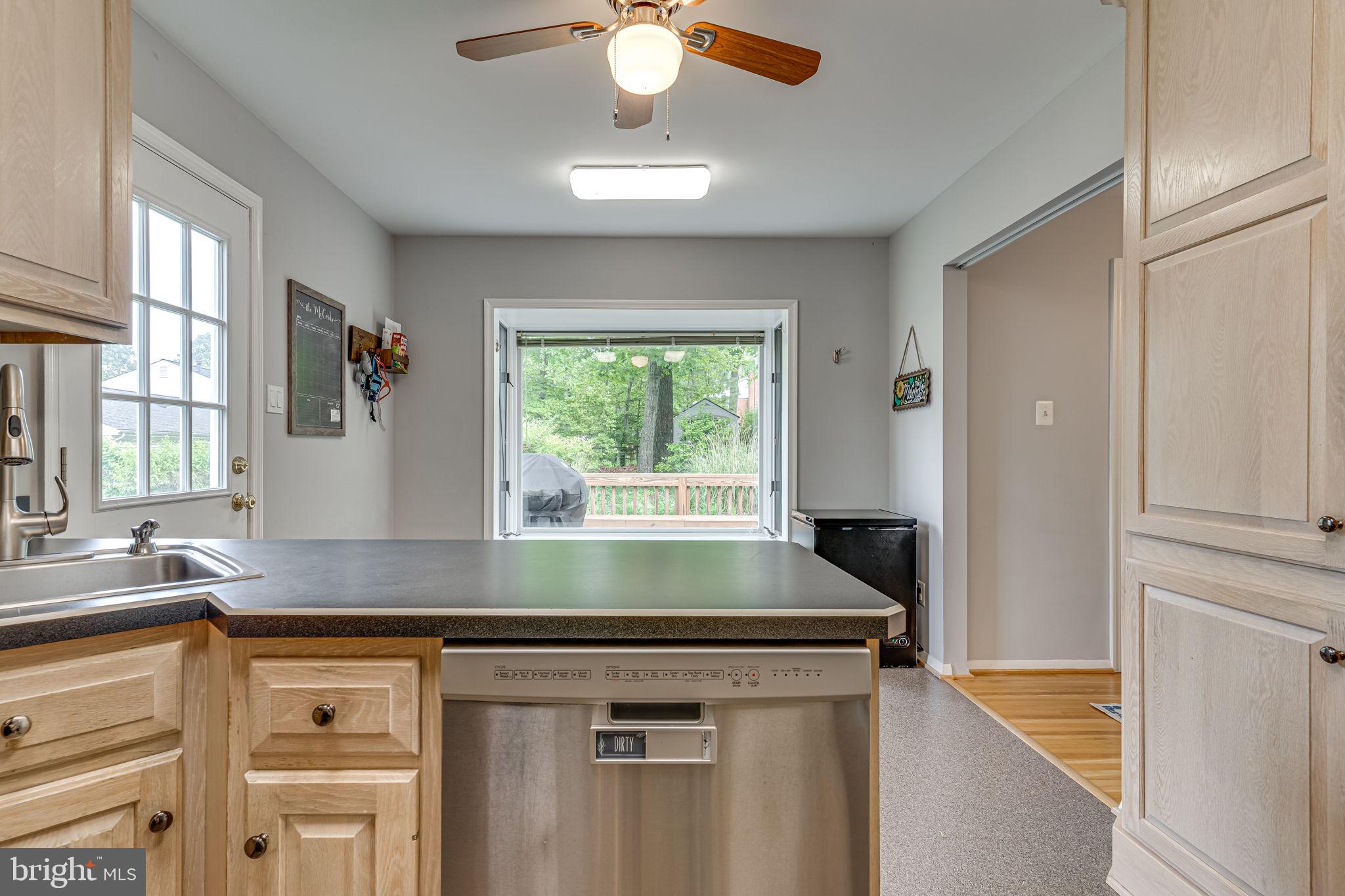 8307 Carrleigh Parkway Springfield, VA 22152 - Photo 10 of 36