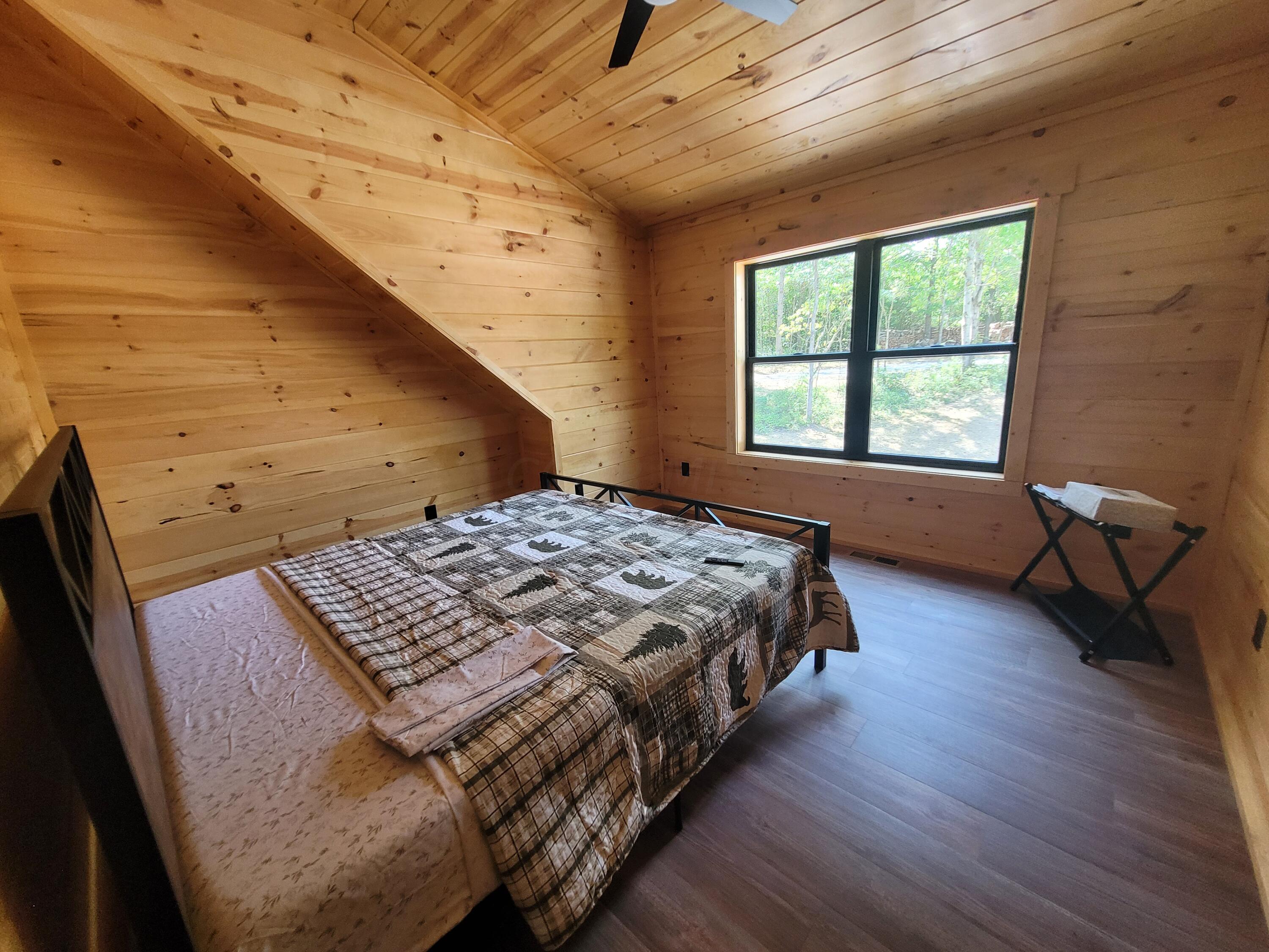 18364 Buckingham Road Logan, OH 43138 - Photo 41 of 41 Lodge 2 upstairs bedroom