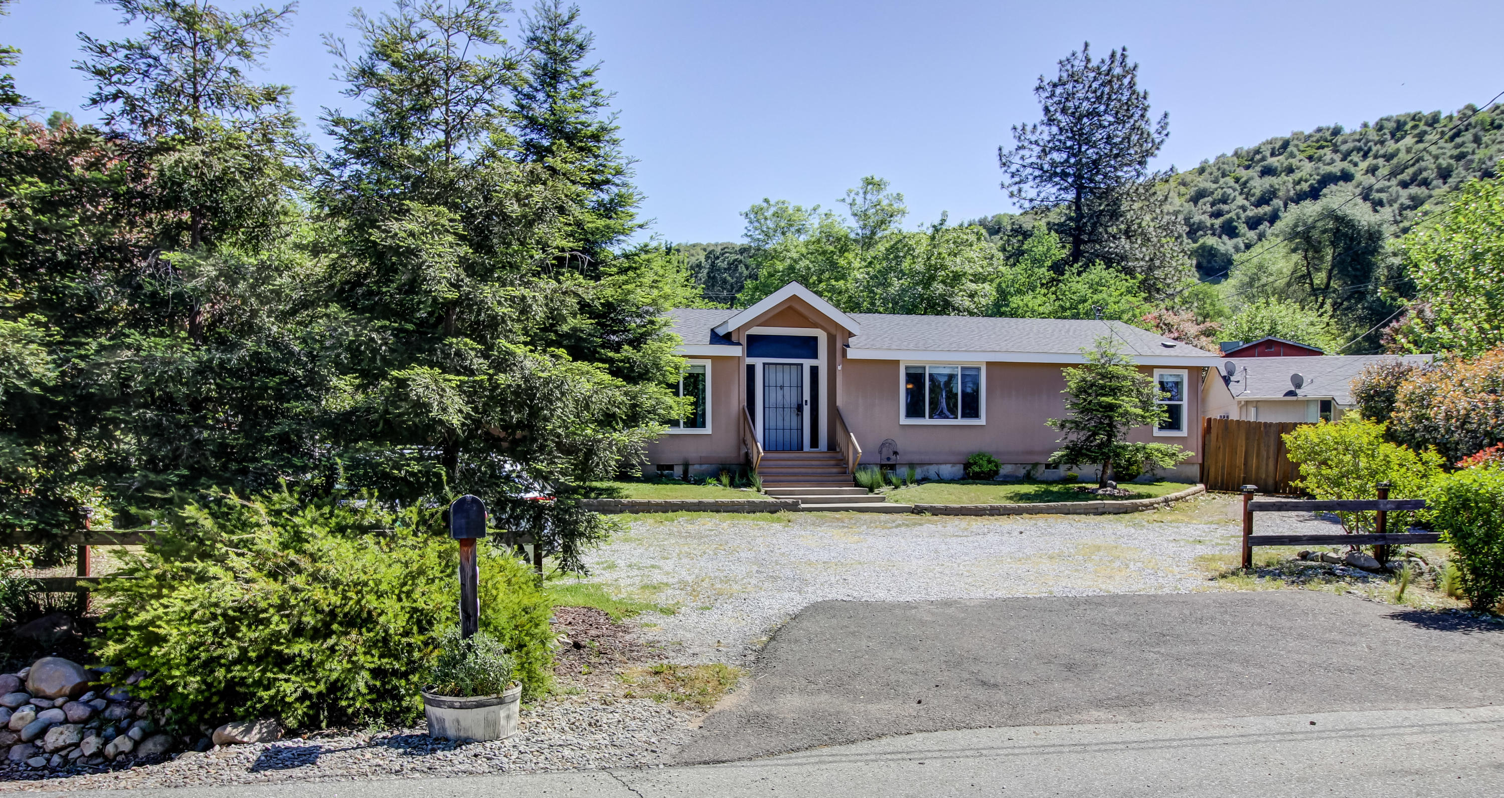 14867 Ravine Road Redding, CA 96003 - Photo 3 of 35 3-IMG_8796_7_8