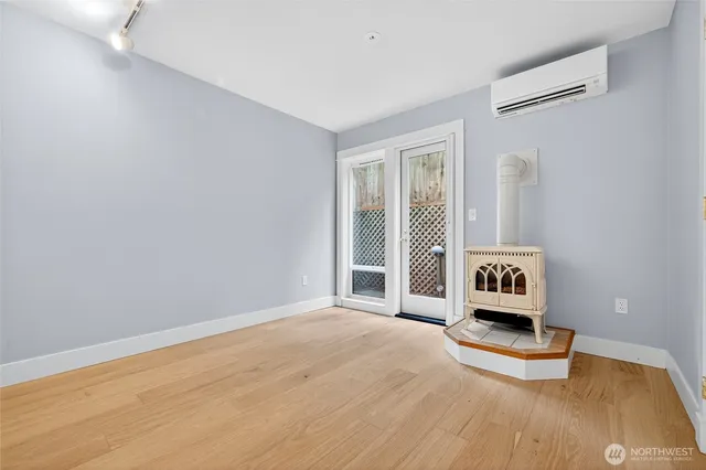 $650,000 | 414 Malden Avenue East, Unit B, Seattle, WA 98112