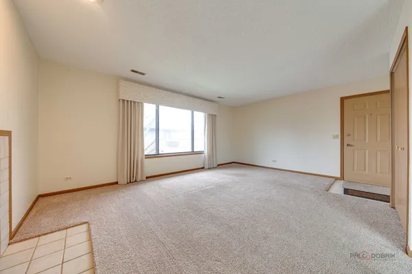 $214,900 | 1115 Kane Street, Unit 1115, South Elgin, IL 60177