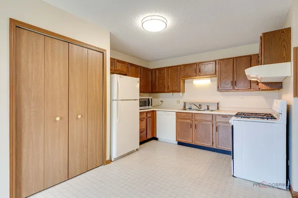 $214,900 | 1115 Kane Street, Unit 1115, South Elgin, IL 60177