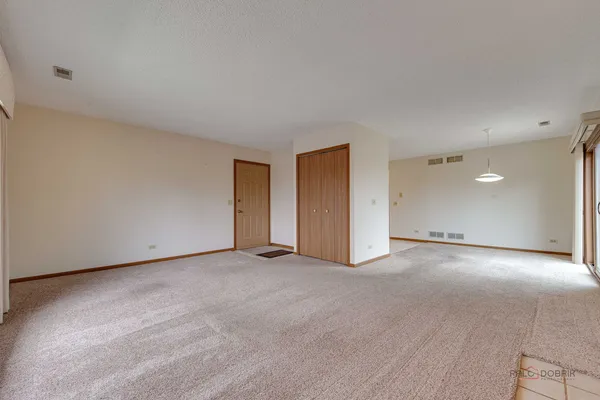 $214,900 | 1115 Kane Street, Unit 1115, South Elgin, IL 60177