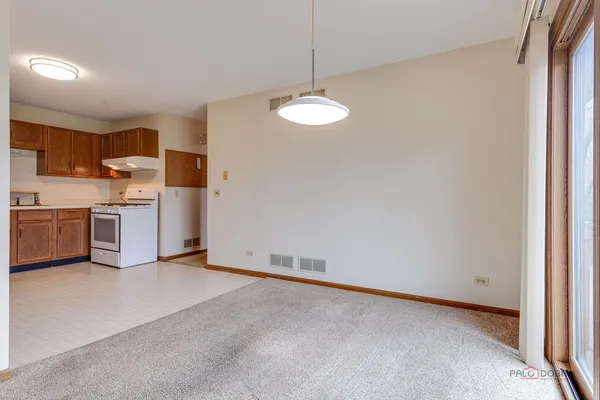 $214,900 | 1115 Kane Street, Unit 1115, South Elgin, IL 60177