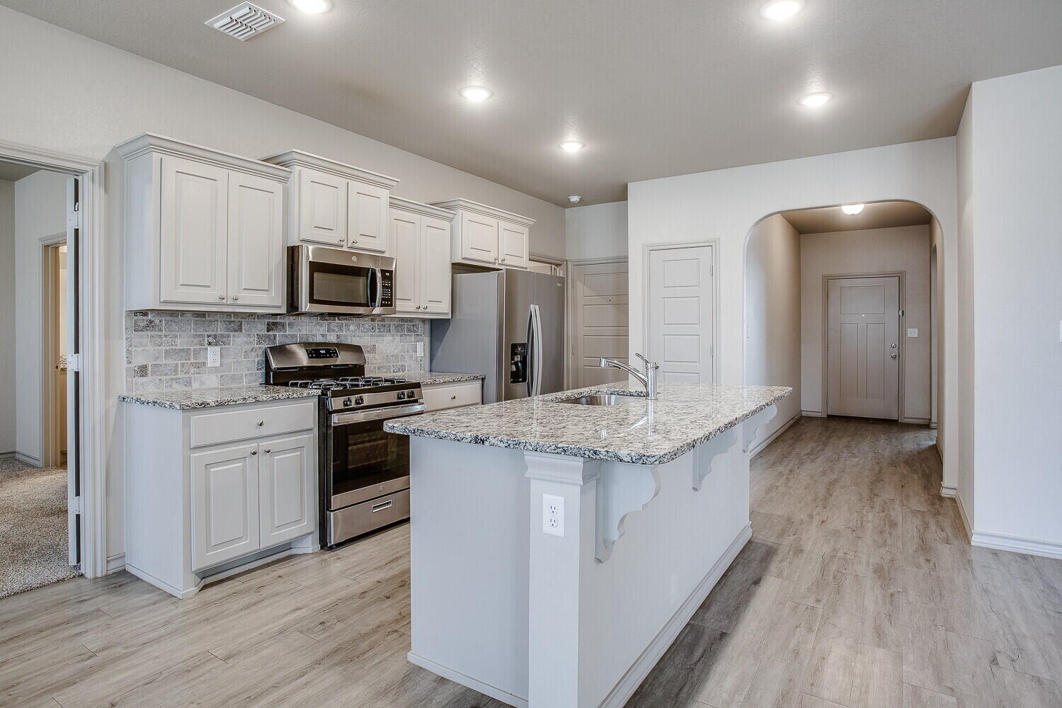 7517 88th Street Lubbock, TX 79424 - Photo 4 of 18 7518-103