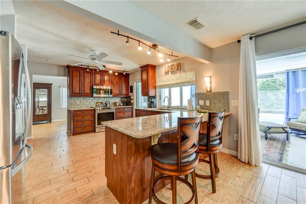 1034 Southeast Riverside Drive Stuart, FL 34996 - Photo 7 of 36 Gallery Image 7