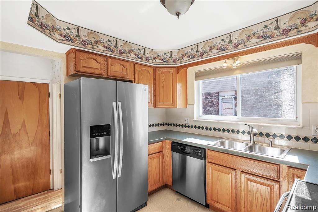 44136 Brandywyne Road Canton, MI 48187 - Photo 10 of 33 18-44136-Brandywyne-Rd-WindowStill-Real-Estate-Photography-18.jpg