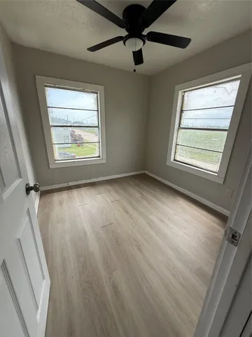 $900 | 126 West 6th Street, Unit 2, Freeport, TX 77541