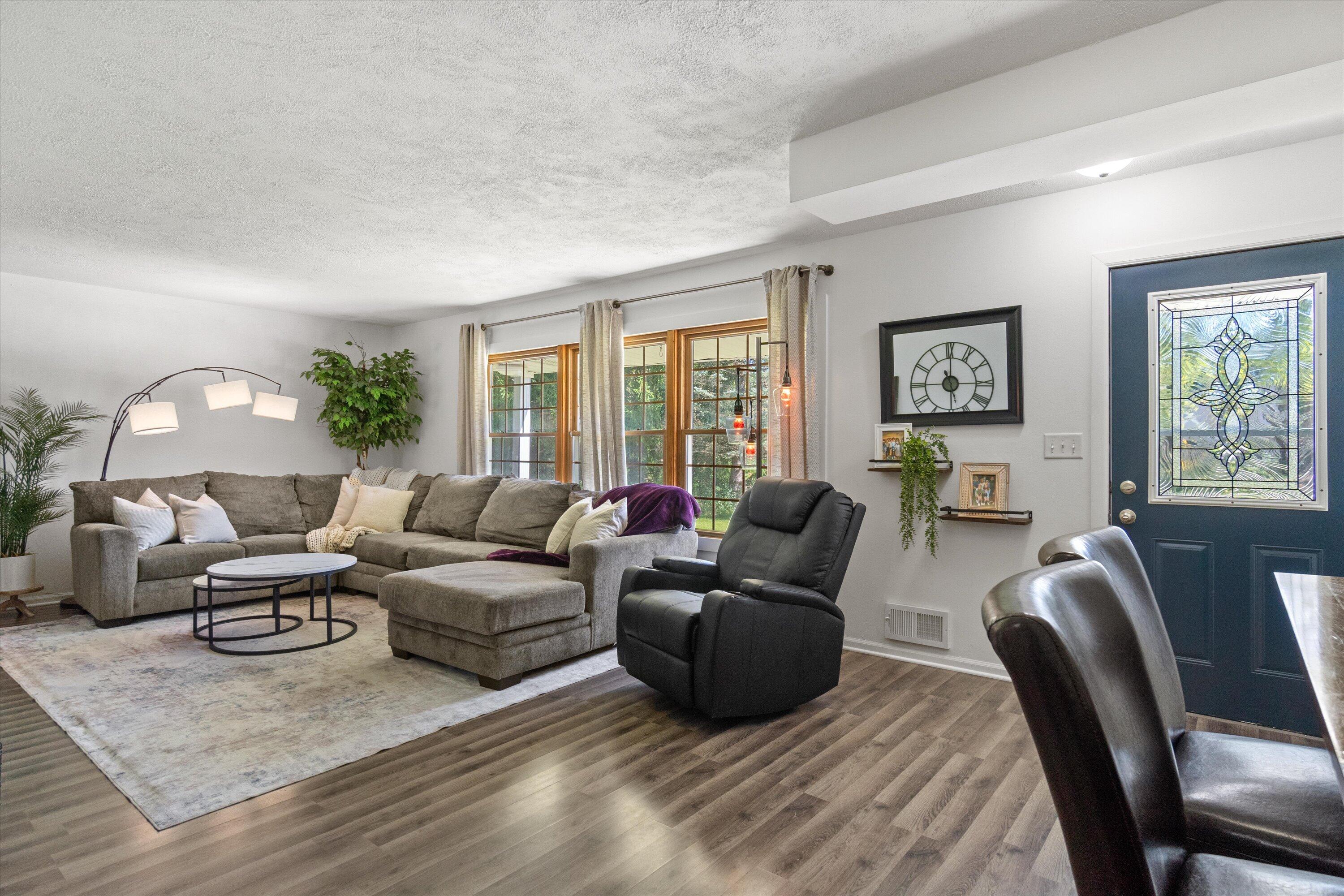 1515 South Sunny Slope Road New Berlin, WI 53151 - Photo 6 of 32 Perfect for Dining In