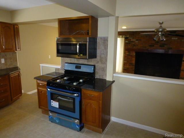 29774 Rambling Road Southfield, MI 48076 - Photo 11 of 26