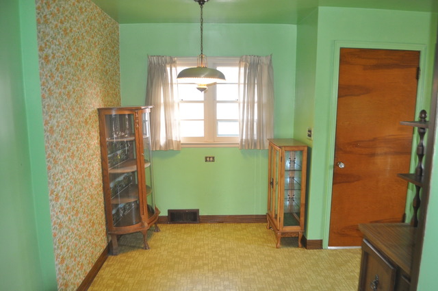701 Preston Avenue Elgin, IL 60120 - Photo 5 of 13 a room that has a bed and a window