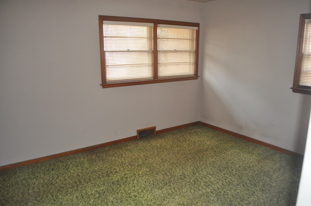 701 Preston Avenue Elgin, IL 60120 - Photo 6 of 13 an empty room with a window