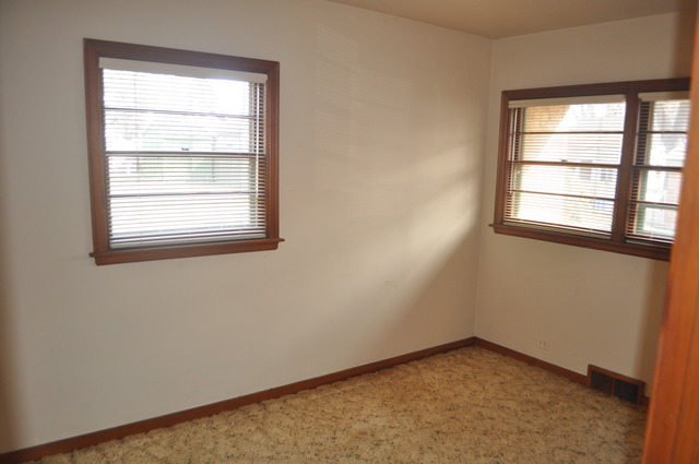 701 Preston Avenue Elgin, IL 60120 - Photo 8 of 13 an empty room with a window