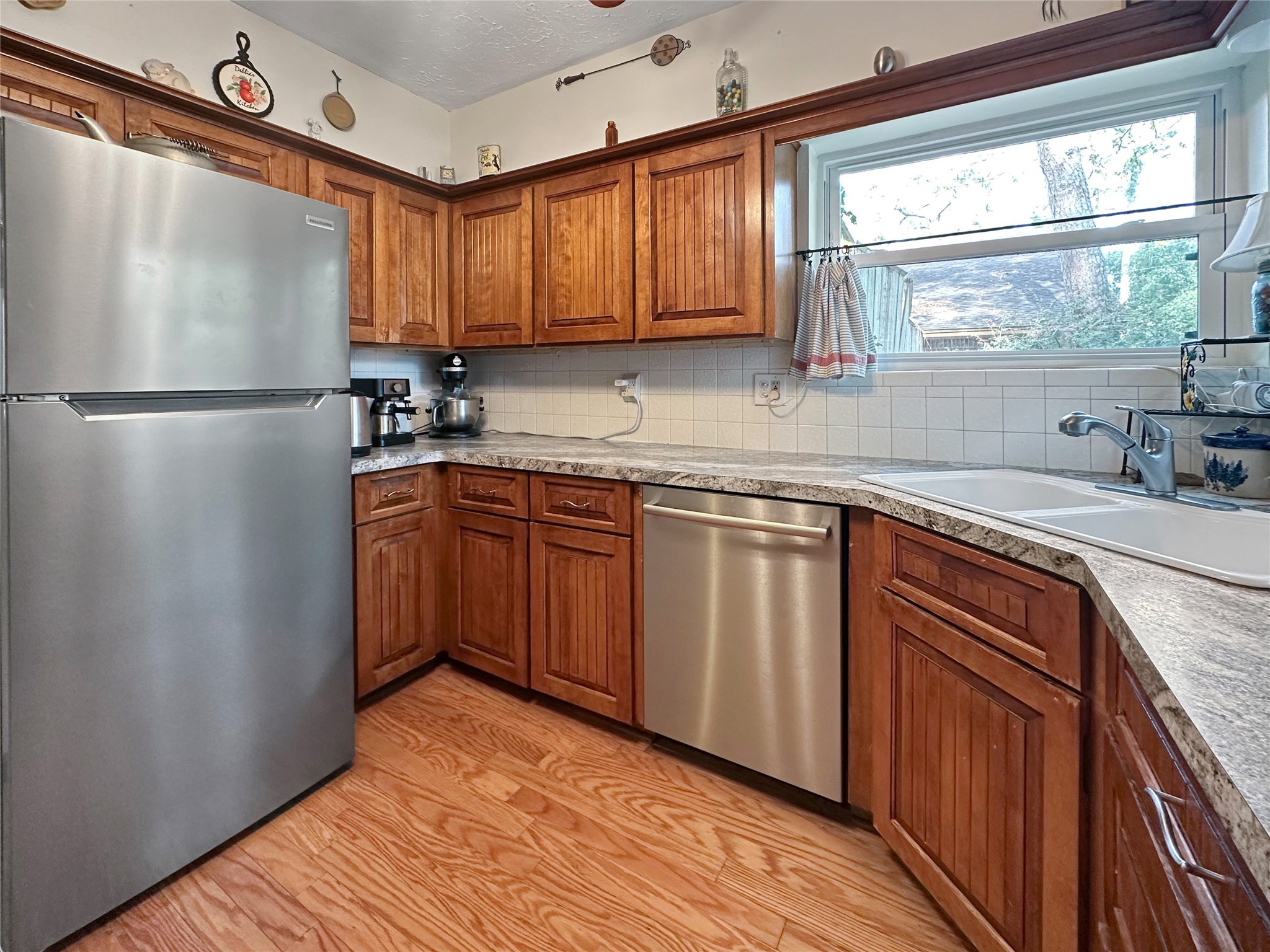 17423 Fairway Oaks Drive Spring, TX 77379 - Photo 11 of 50 LARGE WINDOW OVERLOOKS FRONT YARD AND THE WRAP AROUND COUNTERS MAKES EVERYDAY COOKING/ MEAL PREPS VERY EASY. CUSTOM CABINETS HIDES THE MESS!