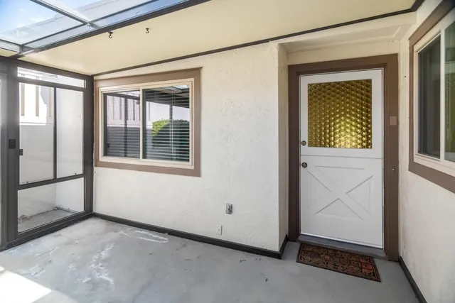 a view of entryway with a flower pot
