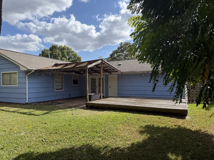 7030 Sharpview Drive Houston, TX 77074 - Photo 19 of 20 a view of a backyard with a large tree