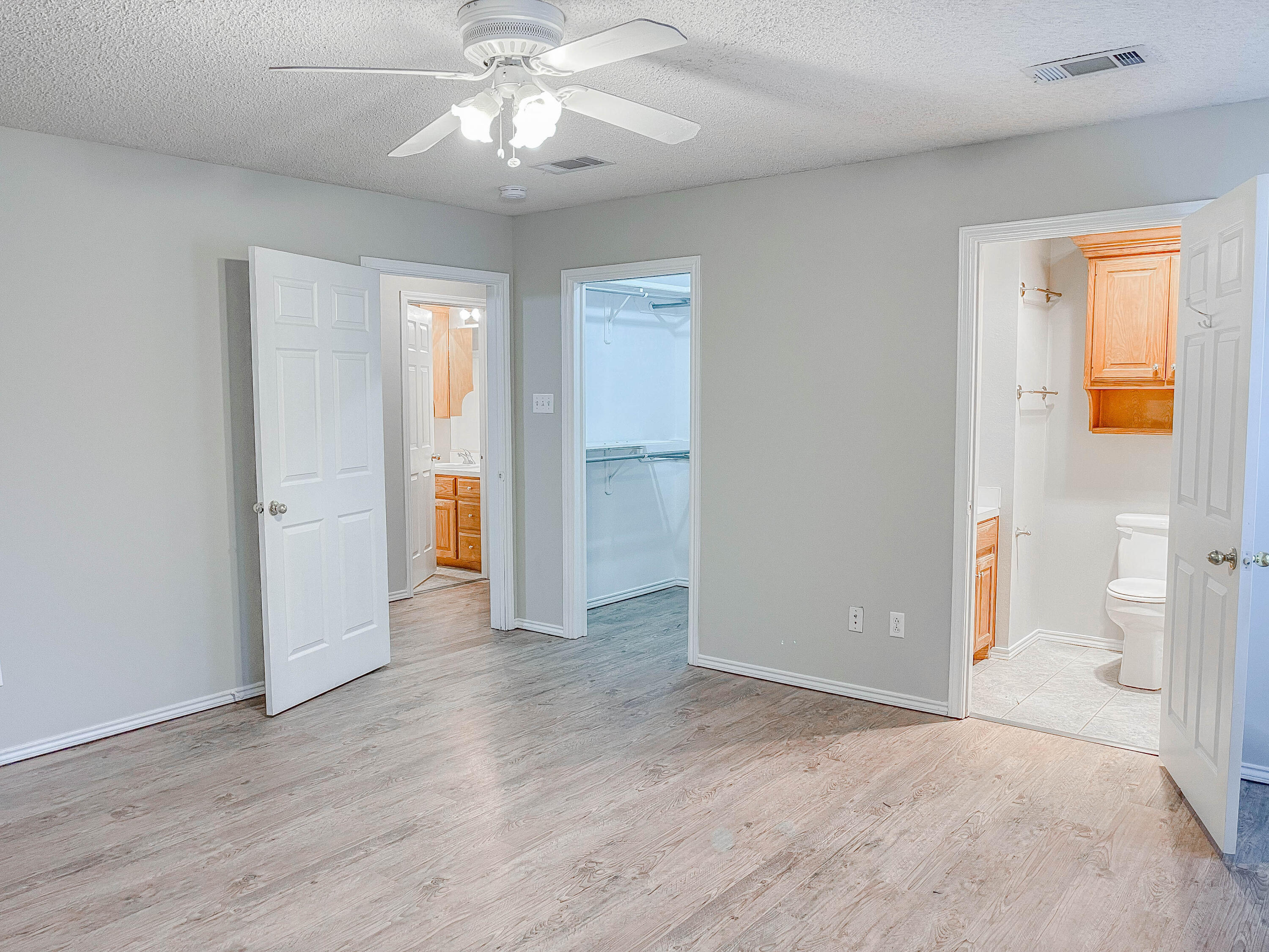 6712 4th Street, Unit B Lubbock, TX 79416 - Photo 9 of 10 IMG_5828-2