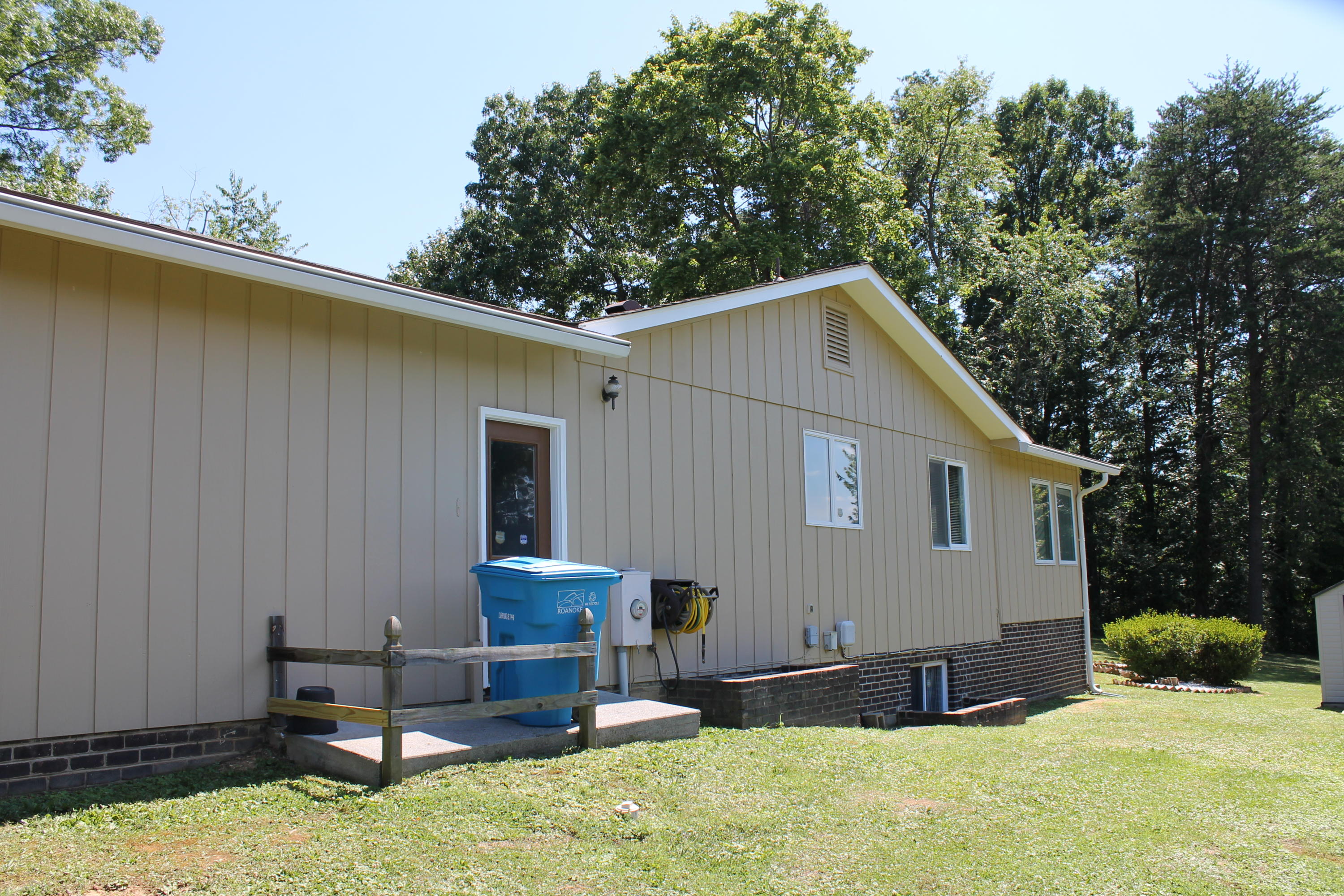 1543 Eton Road Southwest Roanoke, VA 24018 - Photo 25 of 28 IMG_6277