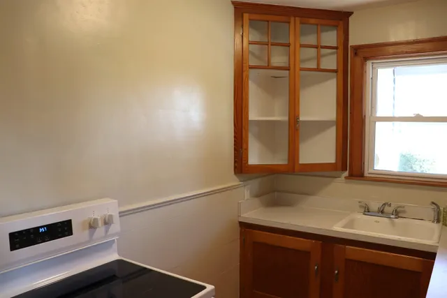 $2,200 | 32 1/2 Gilman Street, Nashua, NH 03060