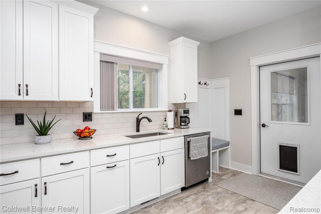 2530 Tooley Road Howell, MI 48855 - Photo 8 of 53 Gallery Image 8