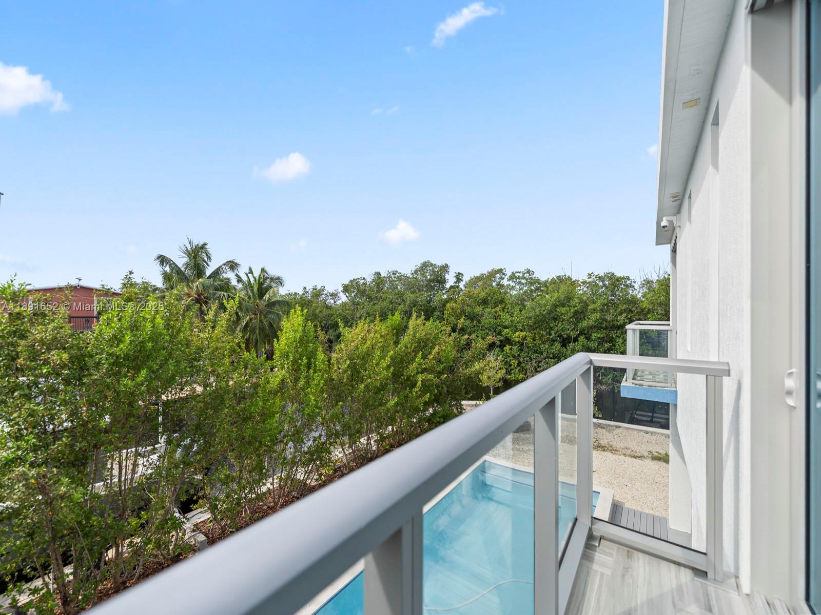 474 Bahia Honda Road Key Largo, FL 33037 - Photo 20 of 33 a balcony with wooden floor and fence