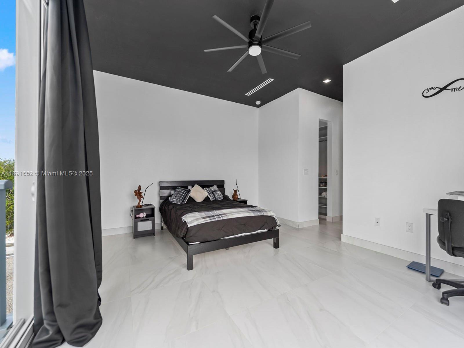 474 Bahia Honda Road Key Largo, FL 33037 - Photo 24 of 33 a living room with furniture