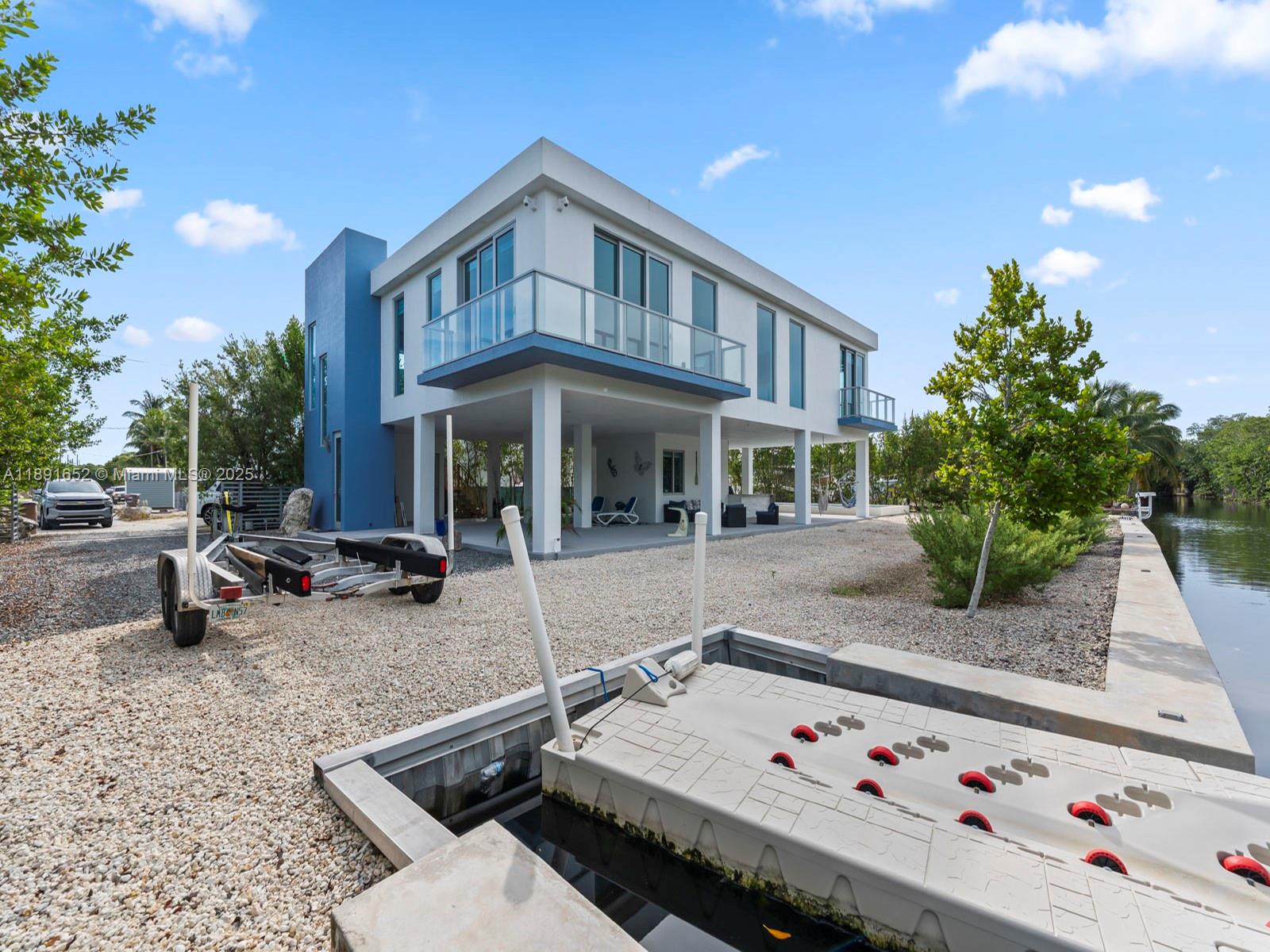 474 Bahia Honda Road Key Largo, FL 33037 - Photo 6 of 33 a front view of a house with garden