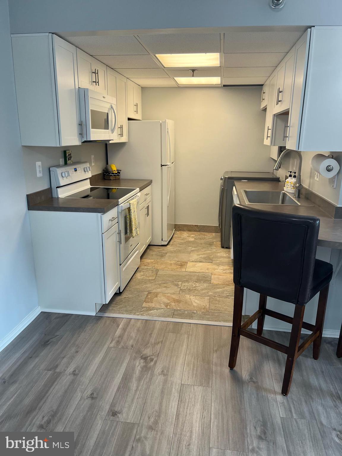 5911 Edsall Road, Unit 406 Alexandria, VA 22304 - Photo 12 of 44 KITCHEN