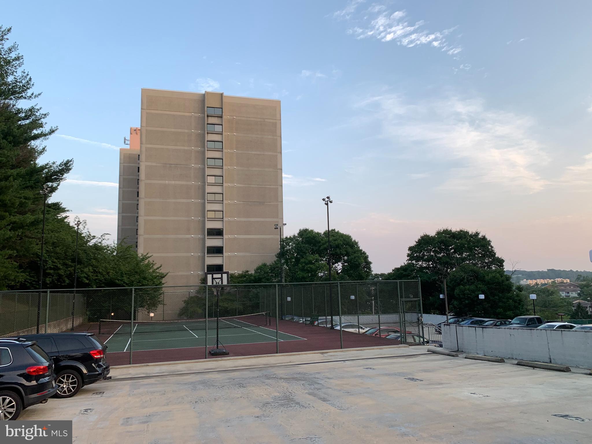 5911 Edsall Road, Unit 406 Alexandria, VA 22304 - Photo 3 of 44 TENNIS COURTS