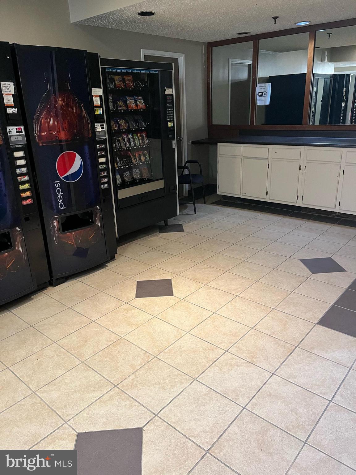 5911 Edsall Road, Unit 406 Alexandria, VA 22304 - Photo 35 of 44 VENDING