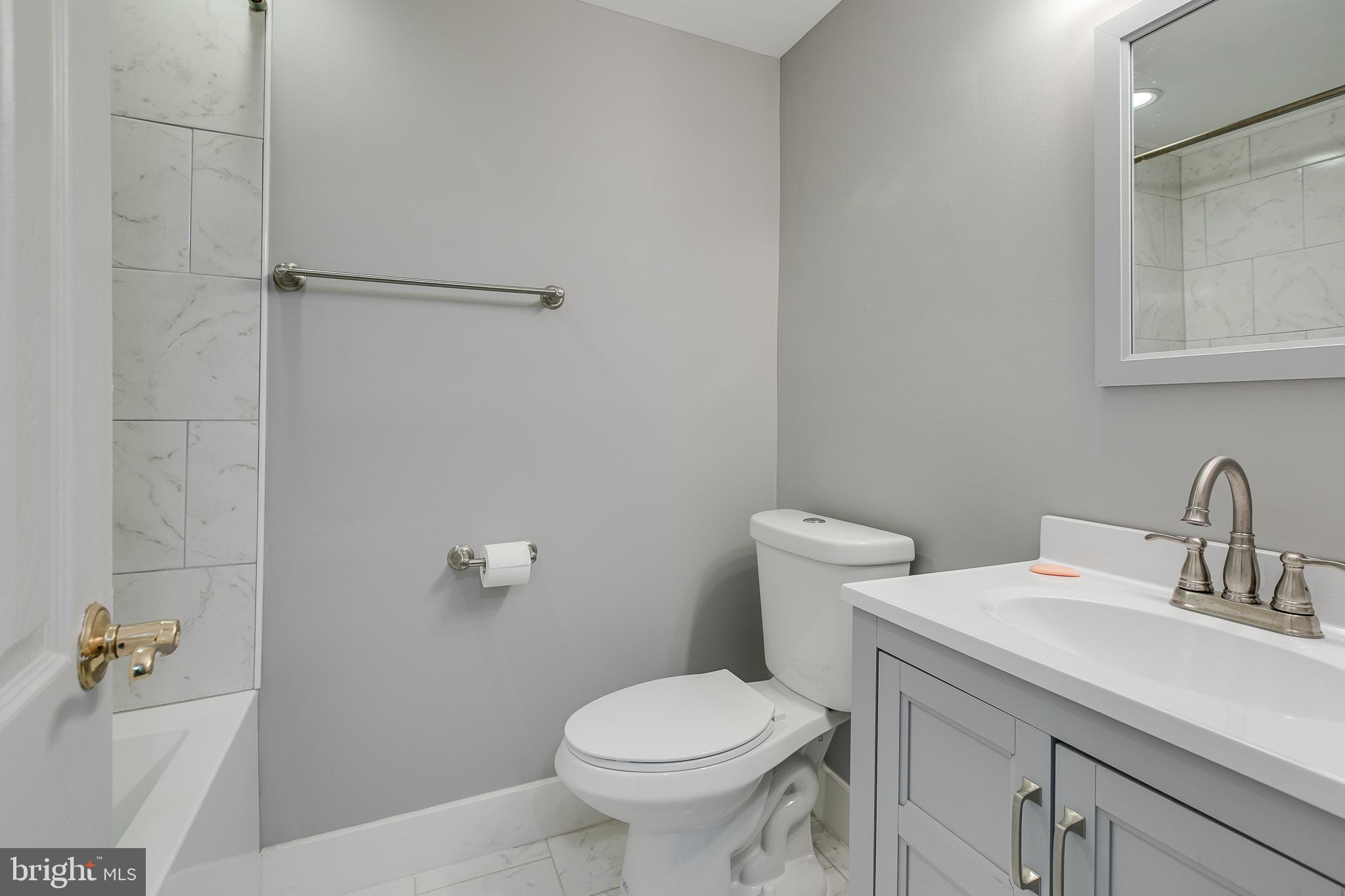 10910 East Keswick Road Philadelphia, PA 19154 - Photo 24 of 35 Full Bathroom