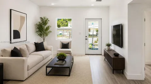 $885,000 | 526 Northwest 6th Street, Hallandale Beach, FL 33009
