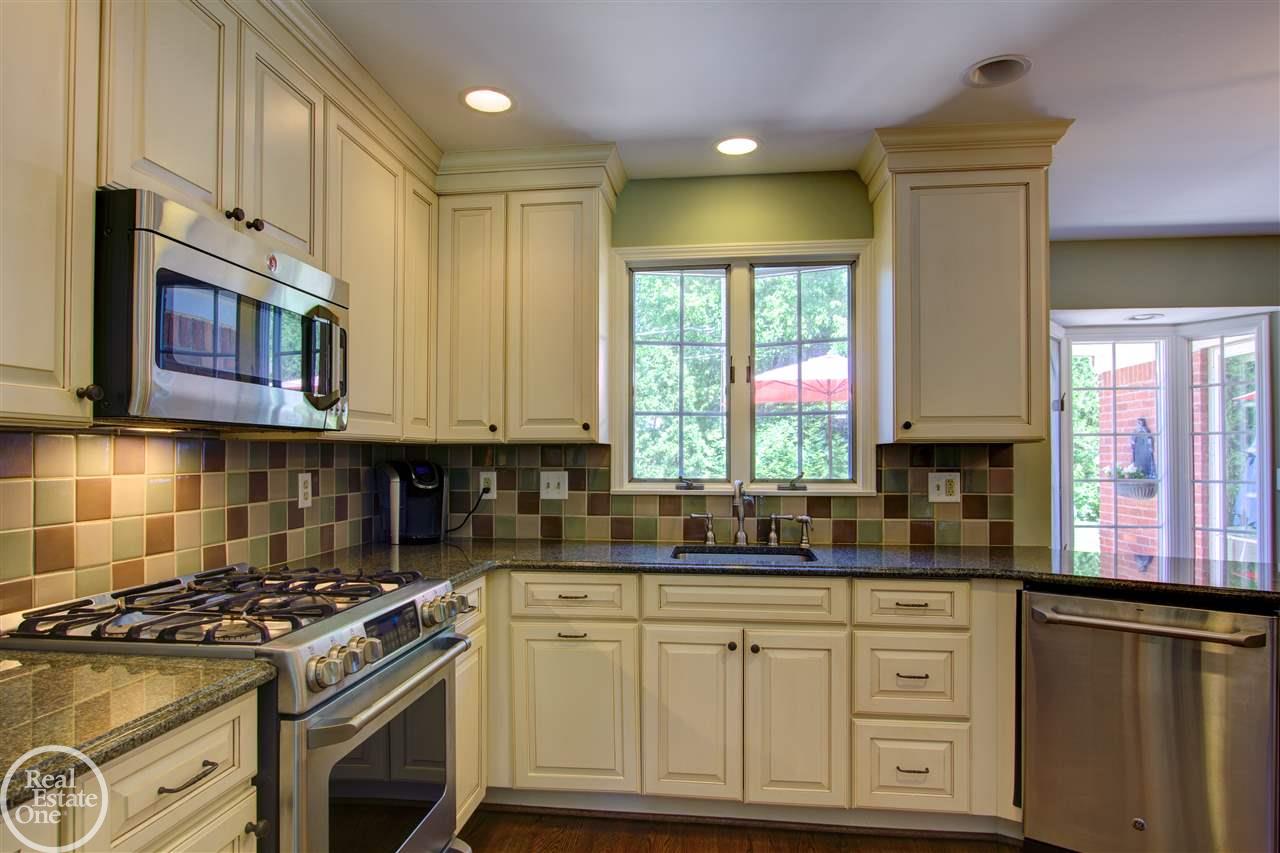 1130 South Oxford Road Grosse Pointe Woods, MI 48236 - Photo 22 of 48