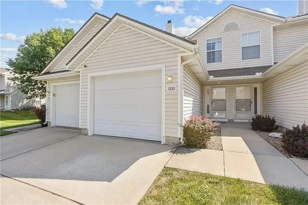 $199,500 | 1323 Southeast Lexington Avenue, Lee's Summit, MO 64081