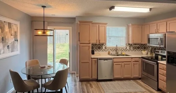 $199,500 | 1323 Southeast Lexington Avenue, Lee's Summit, MO 64081