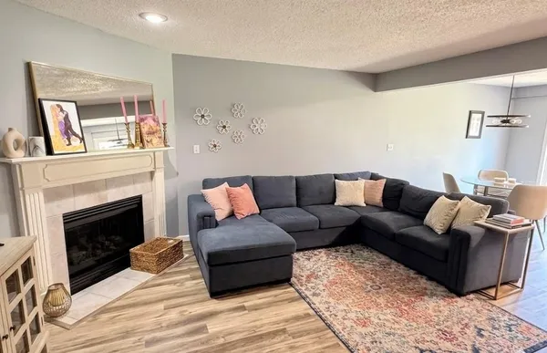 $199,500 | 1323 Southeast Lexington Avenue, Lee's Summit, MO 64081