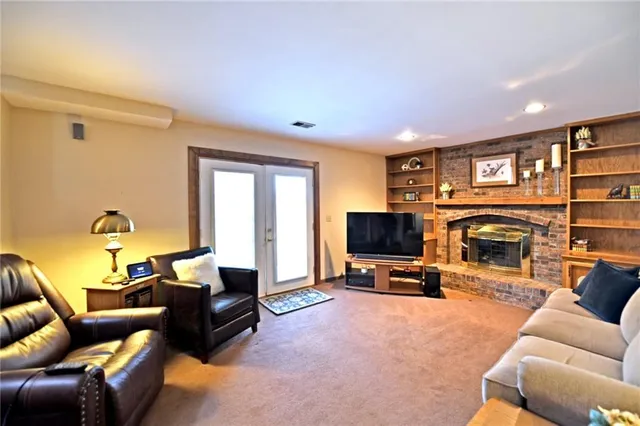 $325,000 | 822 South 57 Terrace, Kansas City, KS 66106