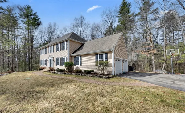$749,900 | 24 Evergreen Lane, Sturbridge, MA 01518