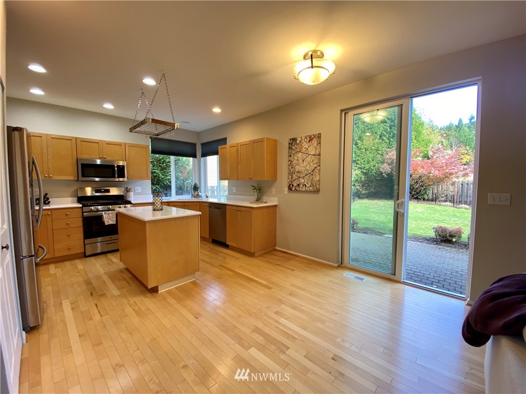 27524 Maple Ridge Way Southeast Maple Valley, WA 98038 - Photo 11 of 29