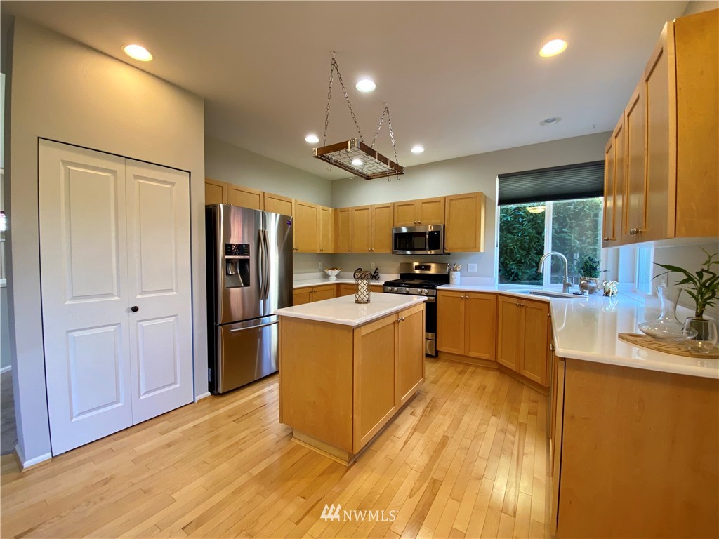 27524 Maple Ridge Way Southeast Maple Valley, WA 98038 - Photo 12 of 29