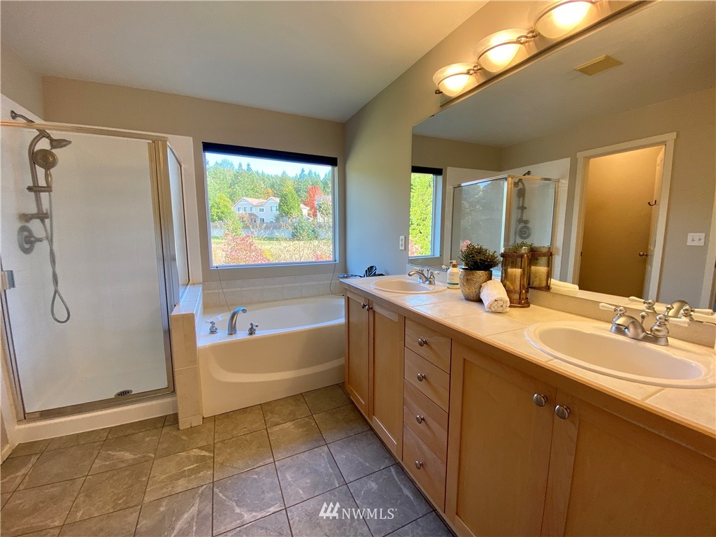 27524 Maple Ridge Way Southeast Maple Valley, WA 98038 - Photo 18 of 29