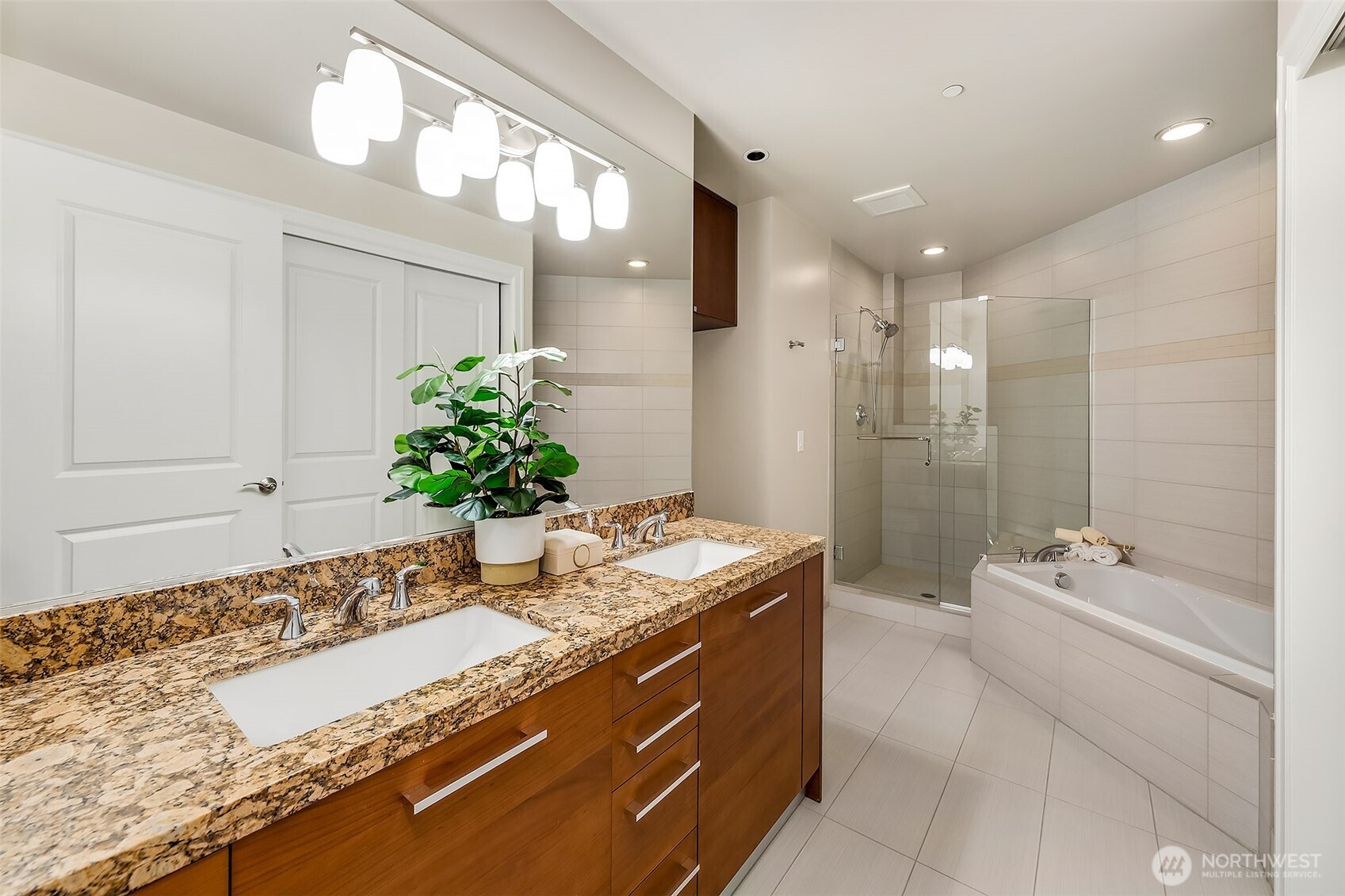 1920 4th Avenue, Unit 1807 Seattle, WA 98101 - Photo 24 of 38