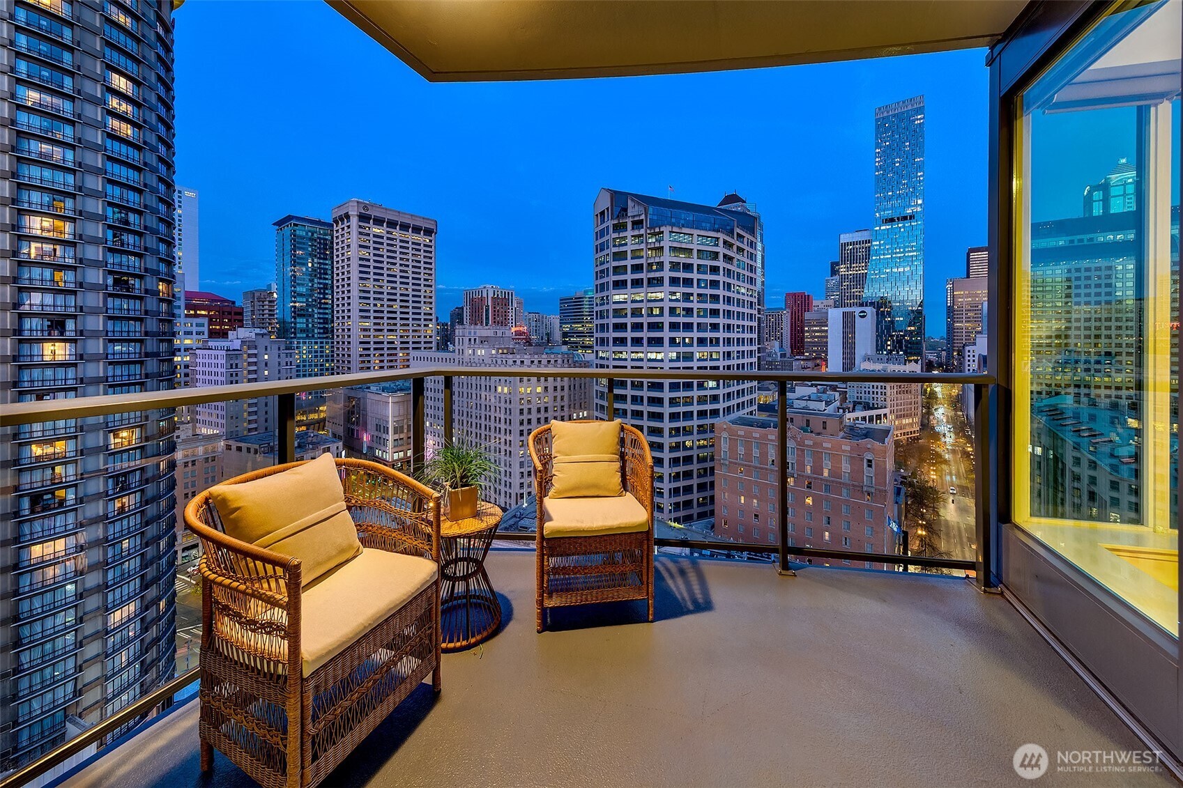 1920 4th Avenue, Unit 1807 Seattle, WA 98101 - Photo 8 of 38