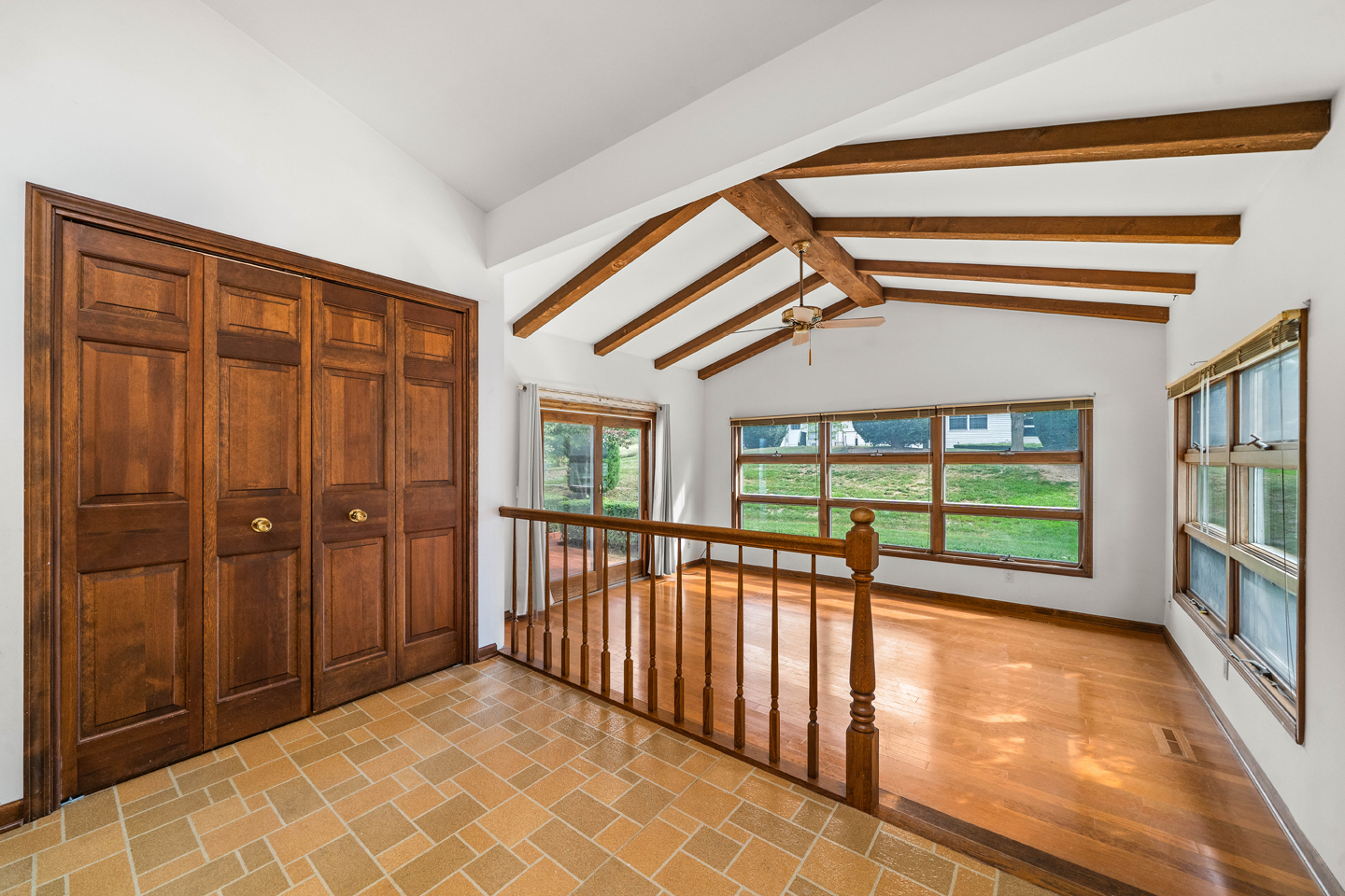 7 Douglas Drive Sugar Grove, IL 60554 - Photo 13 of 38 a view of a porch