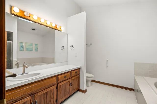 $379,000 | 7 Douglas Drive, Sugar Grove, IL 60554