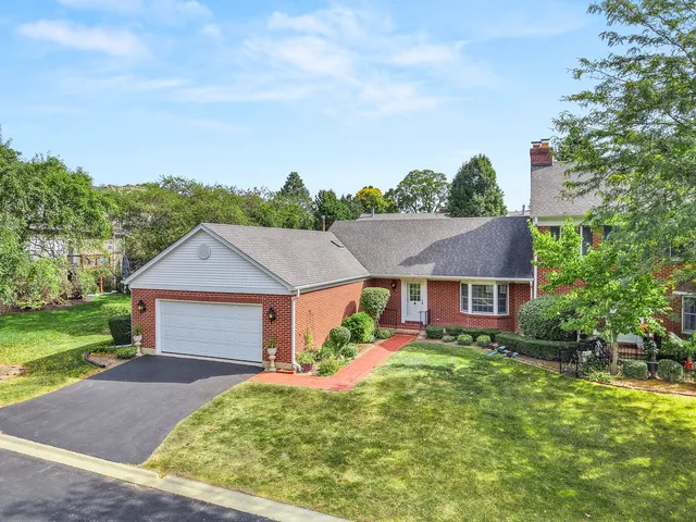 $379,000 | 7 Douglas Drive, Sugar Grove, IL 60554