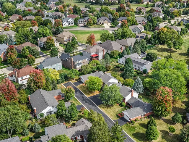 $379,000 | 7 Douglas Drive, Sugar Grove, IL 60554