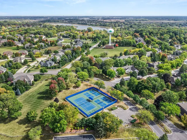 $379,000 | 7 Douglas Drive, Sugar Grove, IL 60554