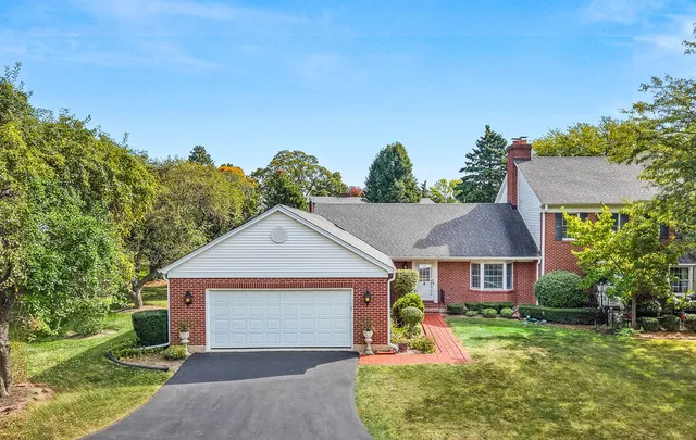 $379,000 | 7 Douglas Drive, Sugar Grove, IL 60554